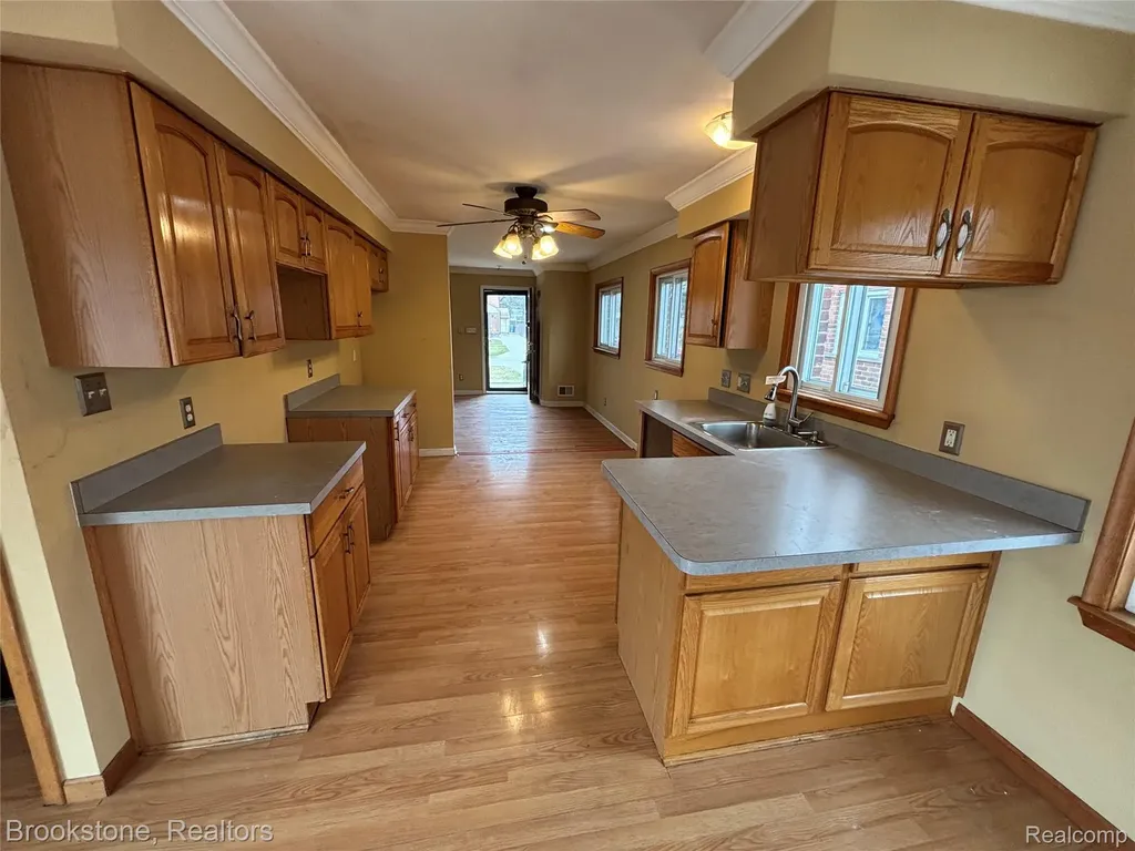 15435 Cameron Street Southgate City MI 48195