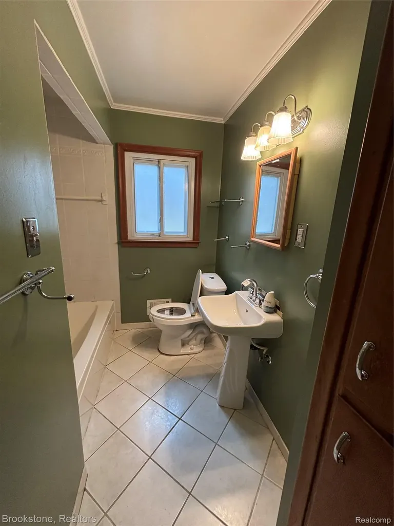 15435 Cameron Street Southgate City MI 48195