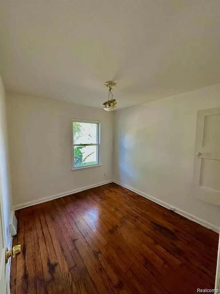 19242 Moross Road Detroit City MI 48224