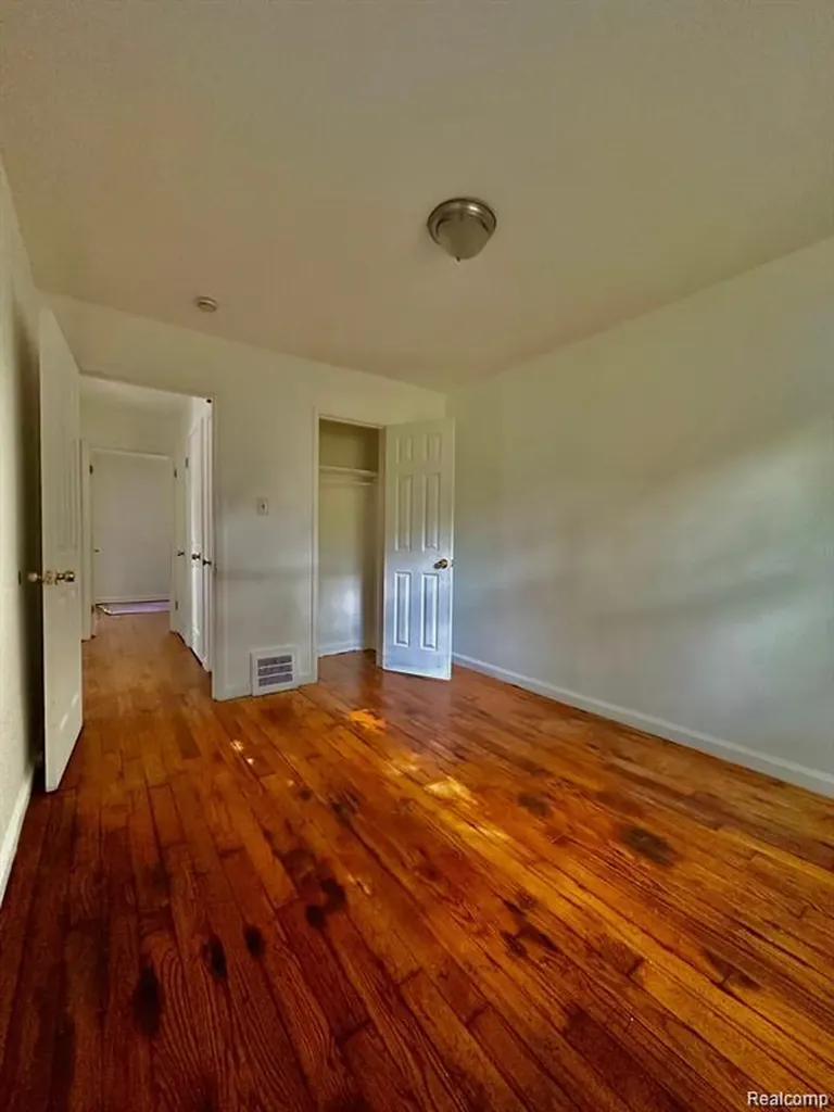 19242 Moross Road Detroit City MI 48224