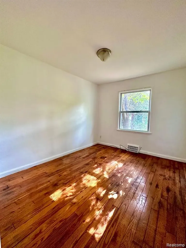 19242 Moross Road Detroit City MI 48224