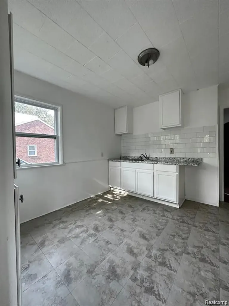 19242 Moross Road Detroit City MI 48224