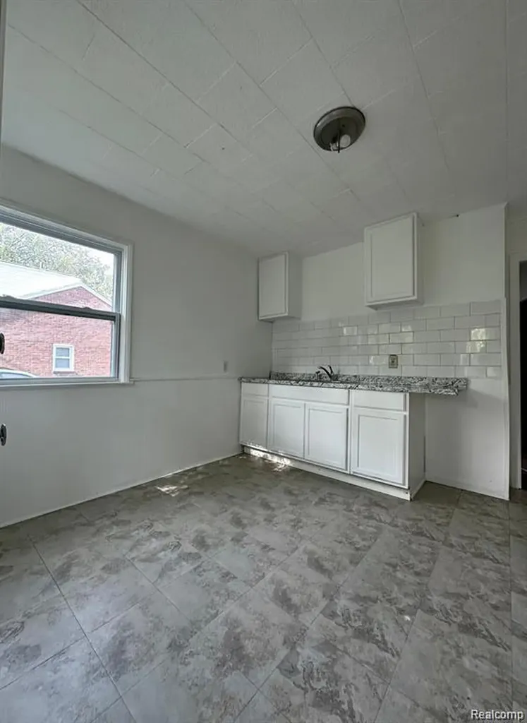 19242 Moross Road Detroit City MI 48224
