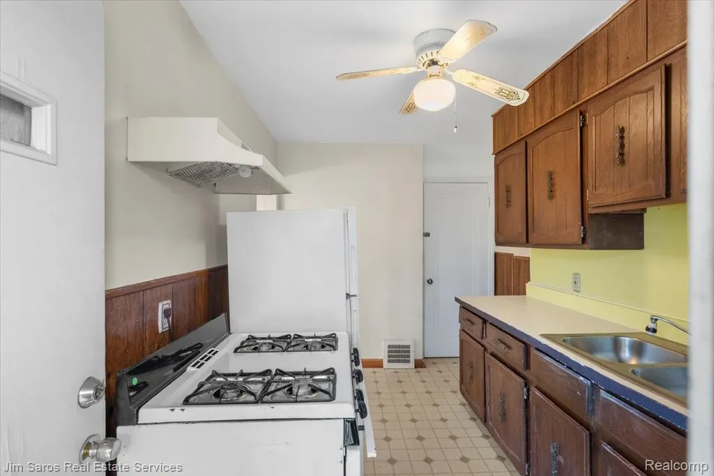 2039 Ewald Circle Detroit City MI 48238