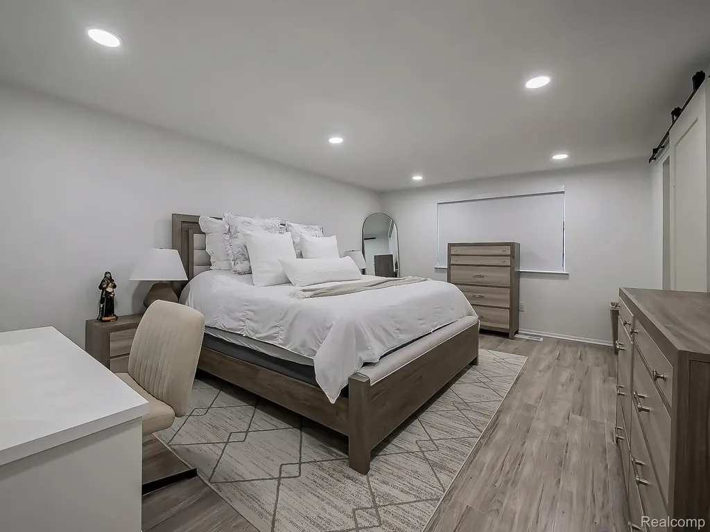 2957 Moon Lake Dr Drive West Bloomfield Charter Township MI 48323