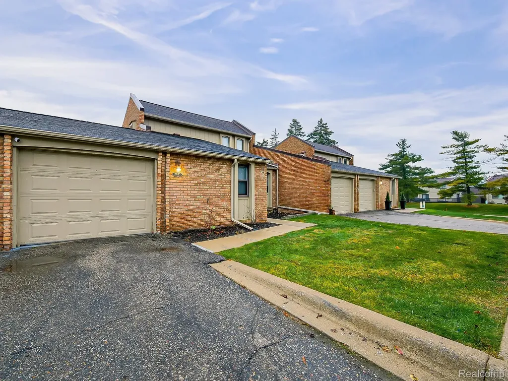 2957 Moon Lake Dr Drive West Bloomfield Charter Township MI 48323