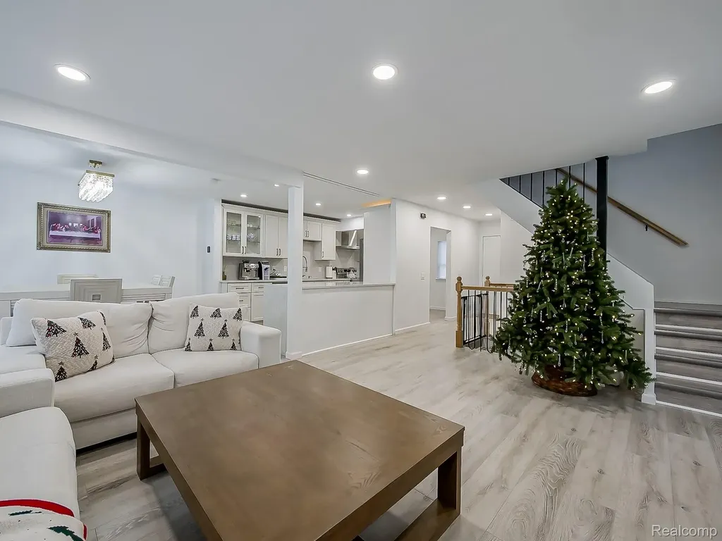 2957 Moon Lake Dr Drive West Bloomfield Charter Township MI 48323