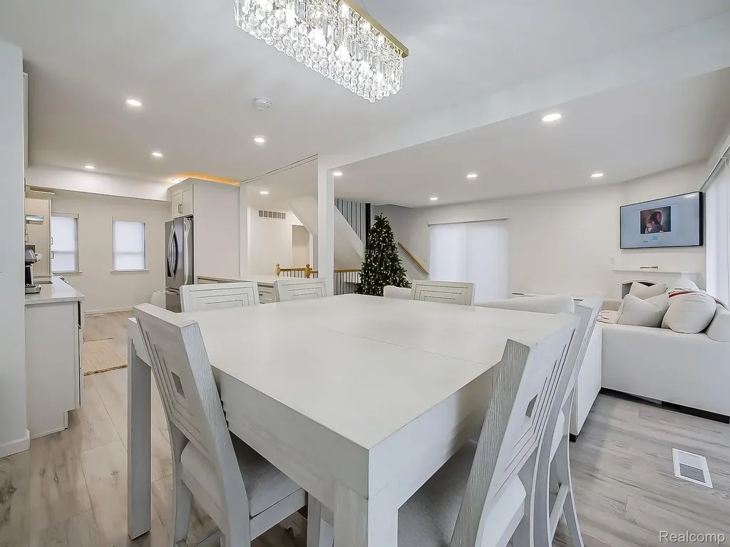 2957 Moon Lake Dr Drive West Bloomfield Charter Township MI 48323