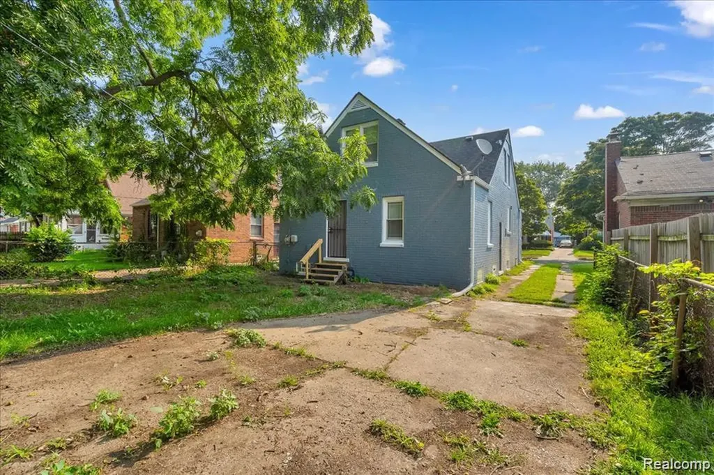 16111 Gilchrist Street Detroit City MI 48235