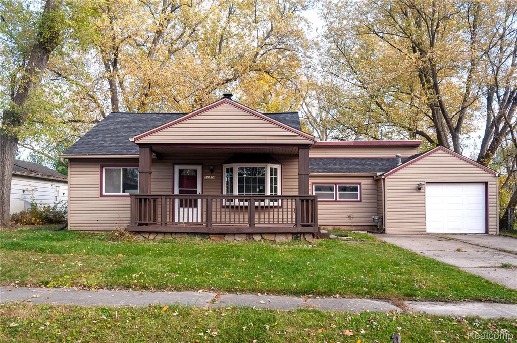 21370 Purdue Avenue Farmington City MI 48336