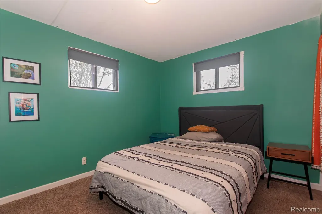 21370 Purdue Avenue Farmington City MI 48336