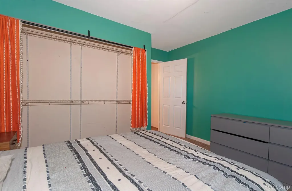 21370 Purdue Avenue Farmington City MI 48336