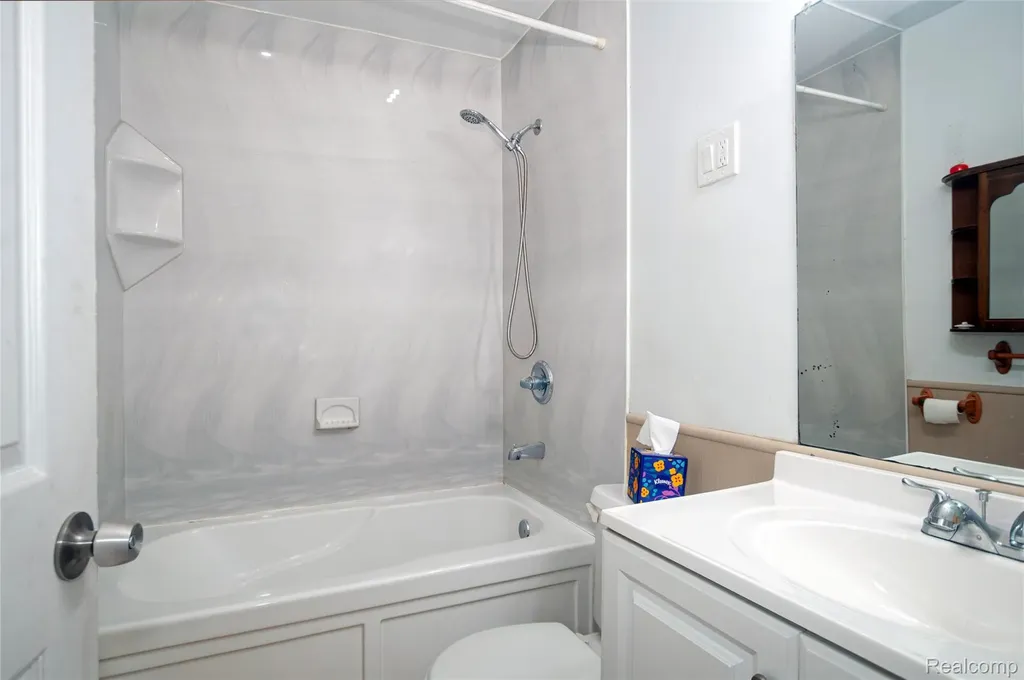 21370 Purdue Avenue Farmington City MI 48336