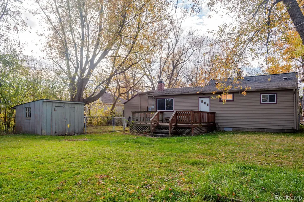 21370 Purdue Avenue Farmington City MI 48336