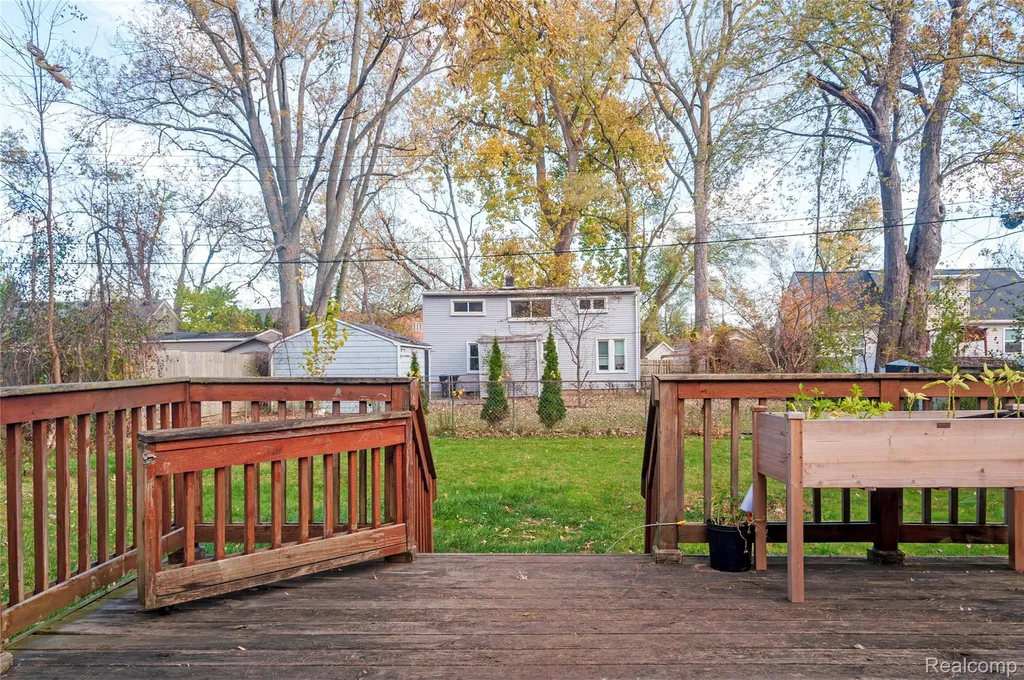 21370 Purdue Avenue Farmington City MI 48336