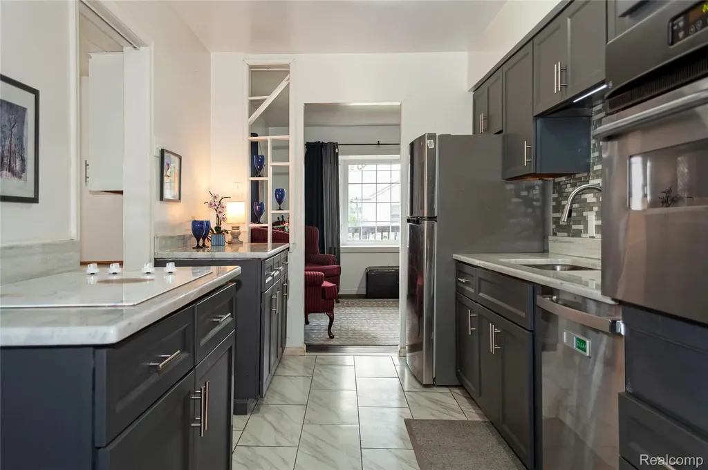 21370 Purdue Avenue Farmington City MI 48336