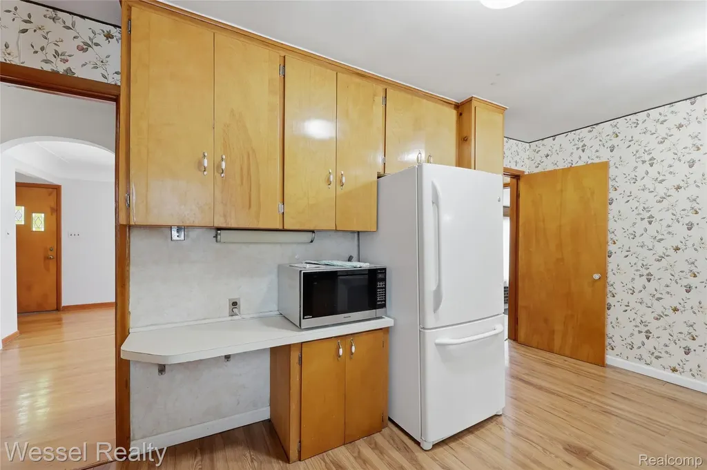 28771 Bunert Road Warren City MI 48088