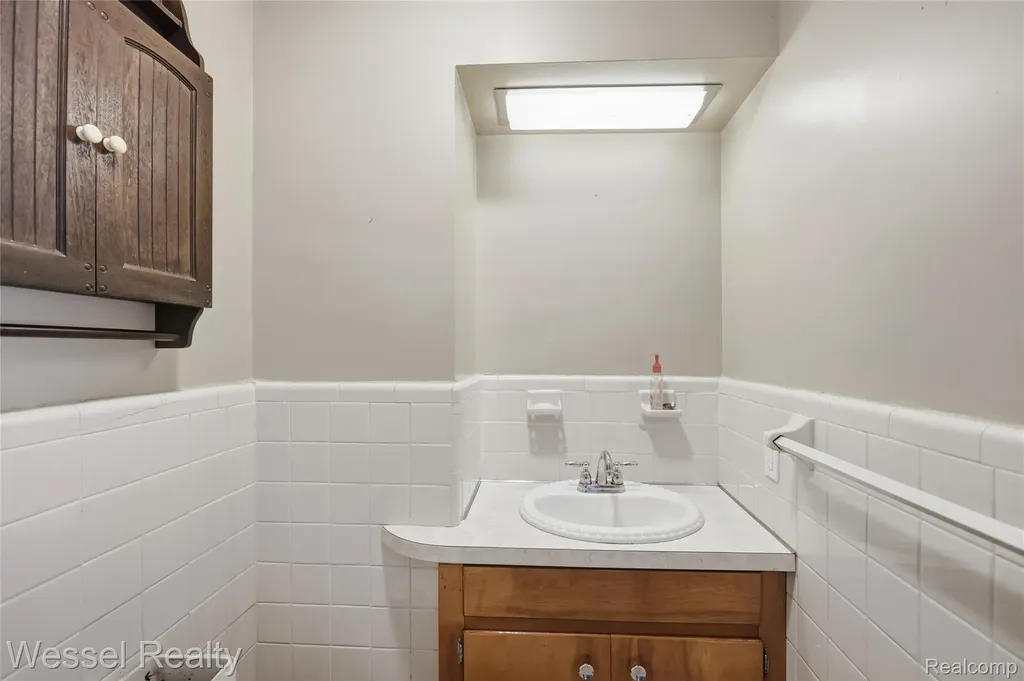 28771 Bunert Road Warren City MI 48088