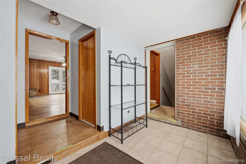 28771 Bunert Road Warren City MI 48088