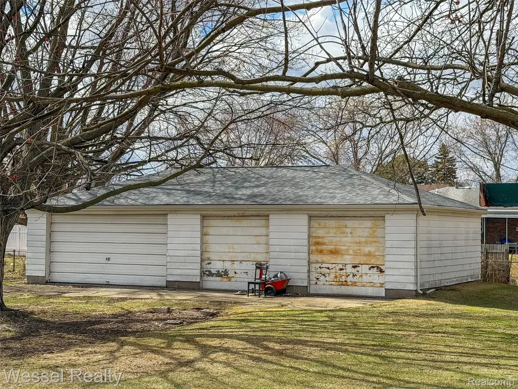 28771 Bunert Road Warren City MI 48088