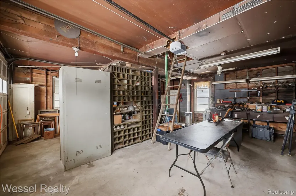 28771 Bunert Road Warren City MI 48088