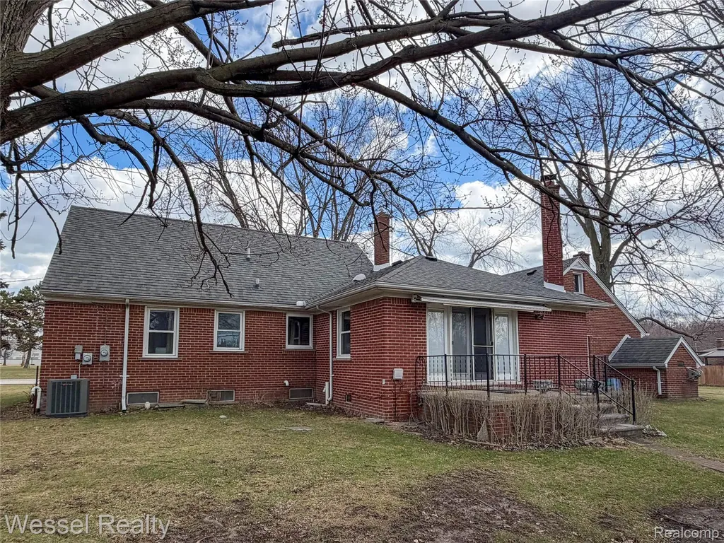 28771 Bunert Road Warren City MI 48088