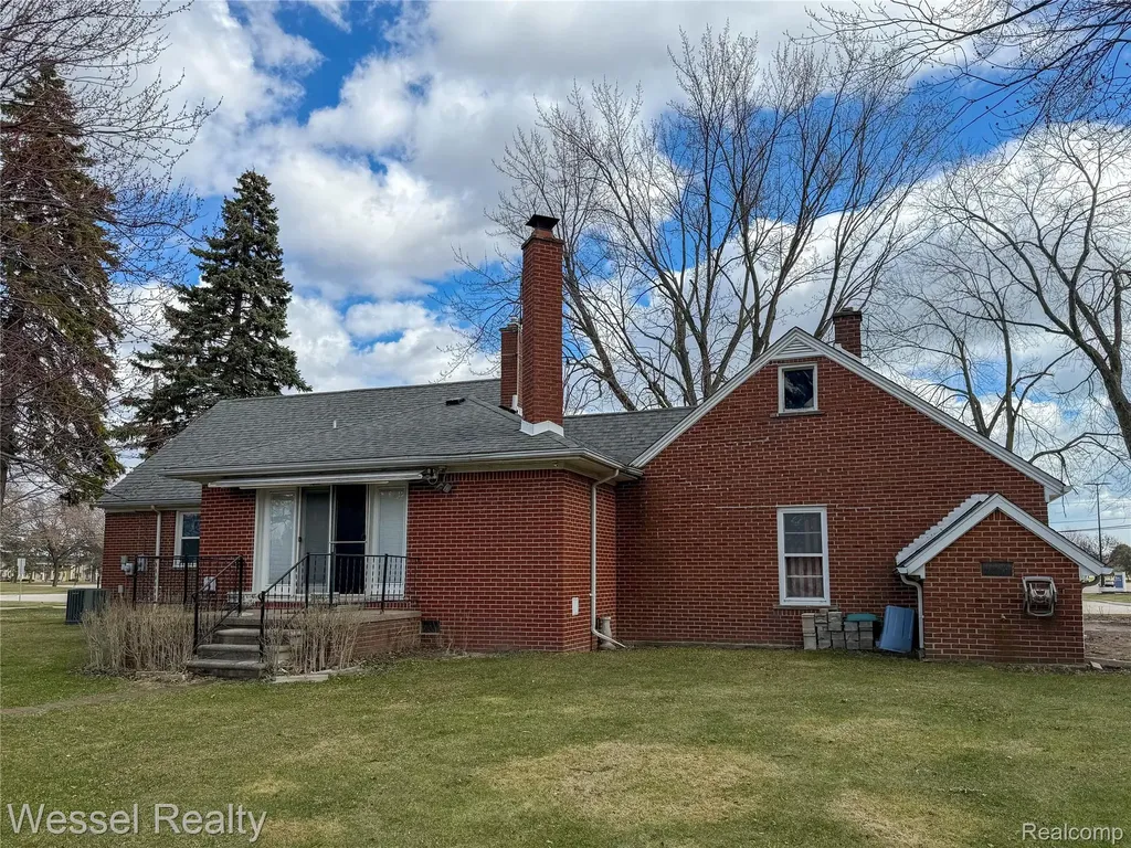 28771 Bunert Road Warren City MI 48088