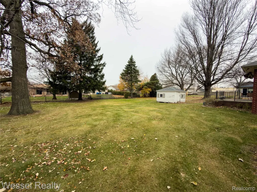 28771 Bunert Road Warren City MI 48088
