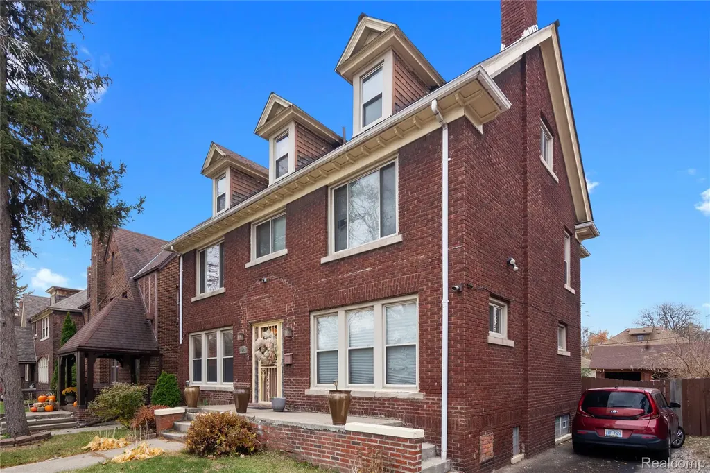 2484 Chicago Boulevard Detroit City MI 48206