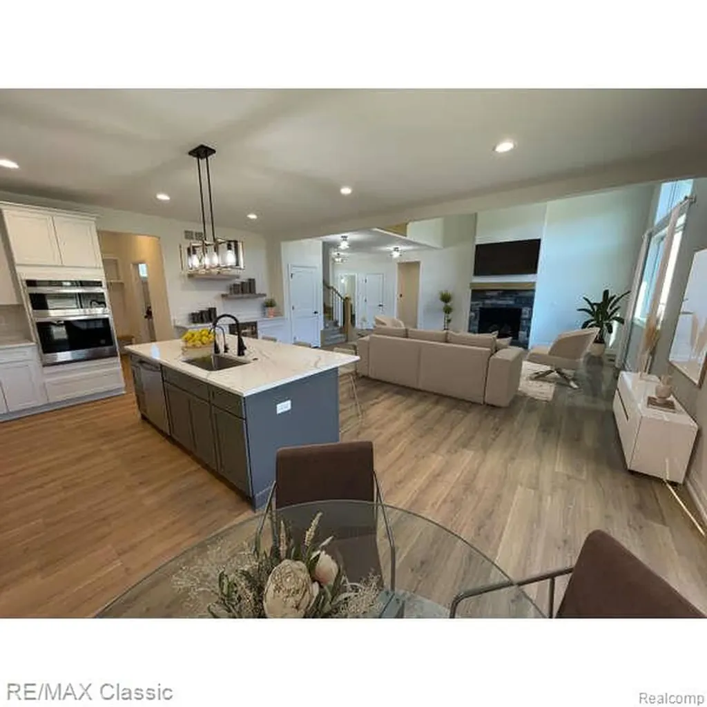 331 Dawson Milford Charter Township MI 48381