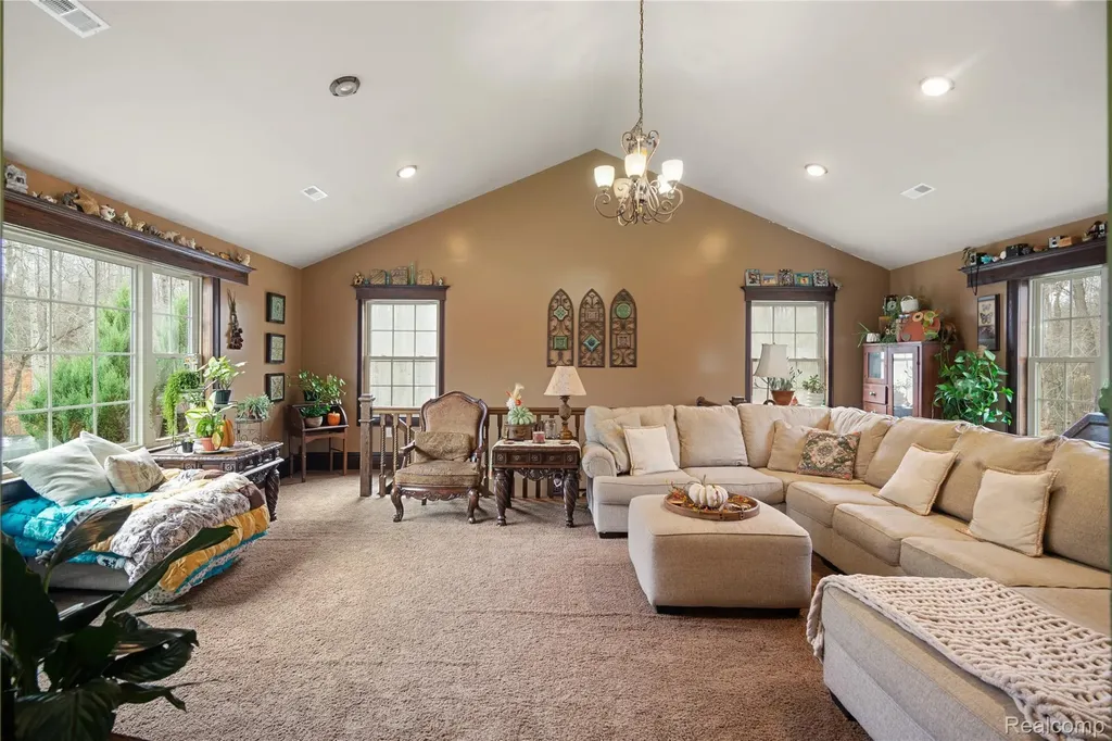 2222 Loree Road Washington Township MI 48401