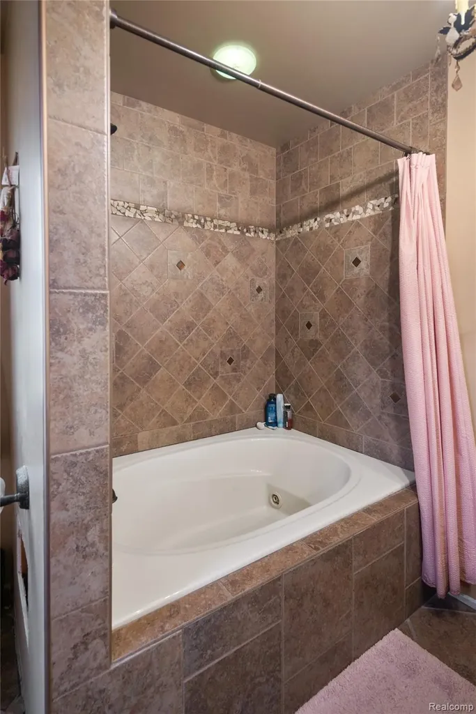 2222 Loree Road Washington Township MI 48401