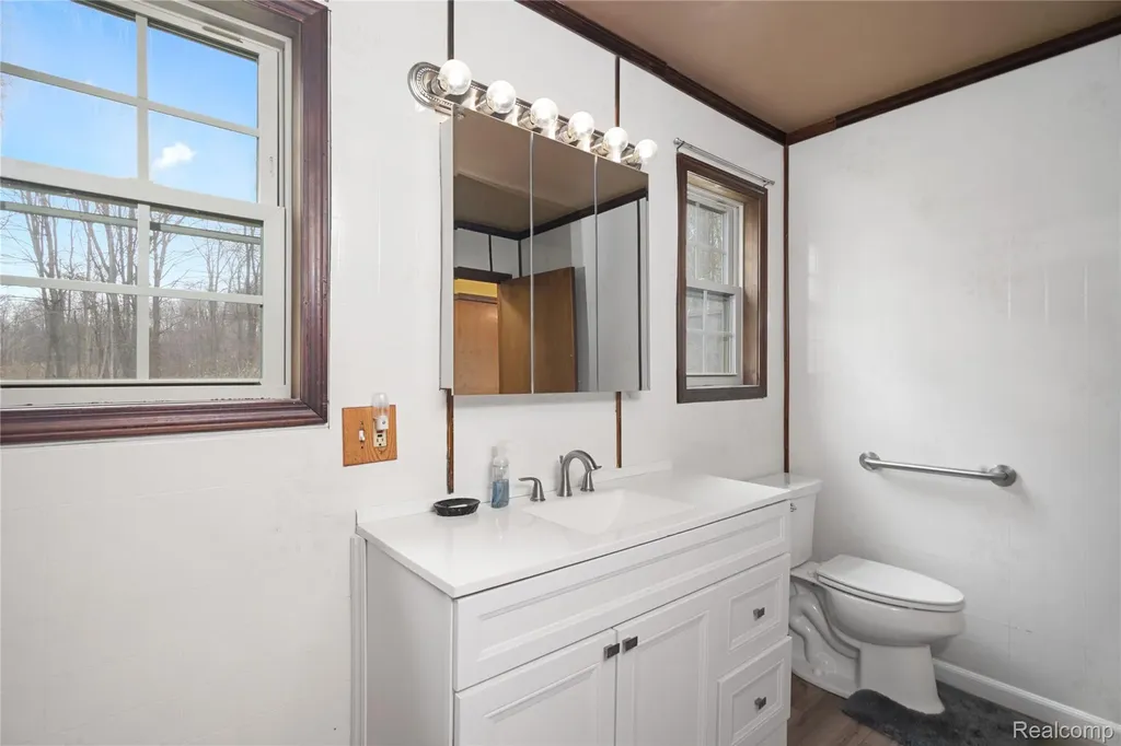 2222 Loree Road Washington Township MI 48401