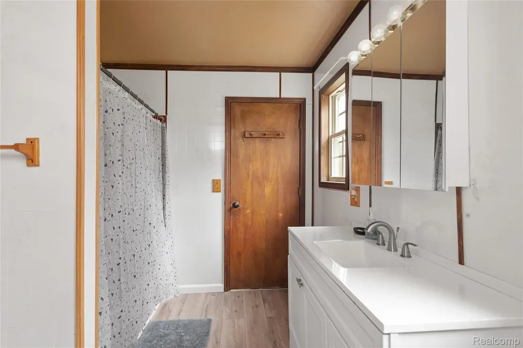 2222 Loree Road Washington Township MI 48401