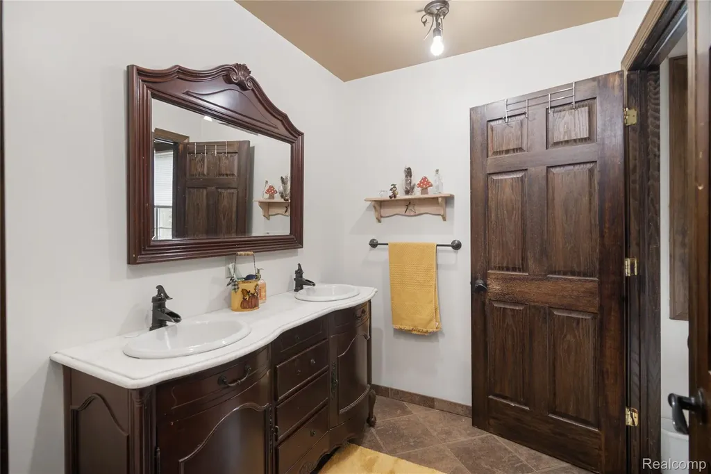 2222 Loree Road Washington Township MI 48401