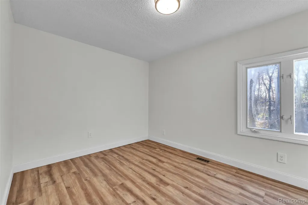 8165 Leonard Drive Holly Township MI 48442