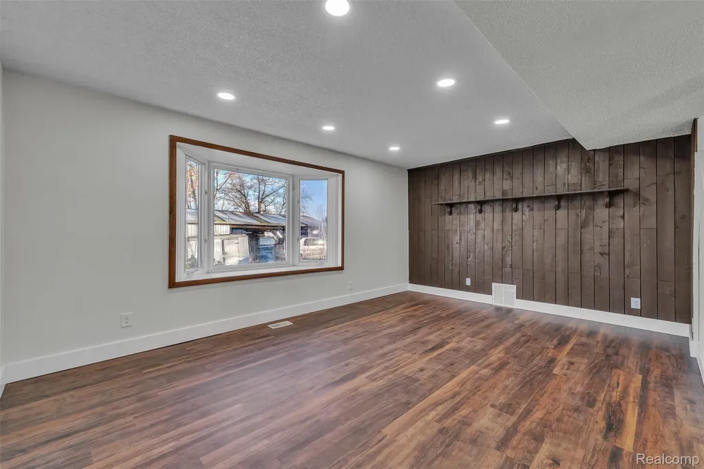 8165 Leonard Drive Holly Township MI 48442