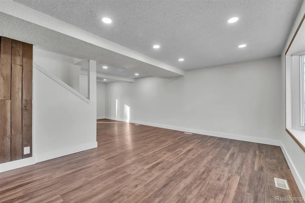 8165 Leonard Drive Holly Township MI 48442