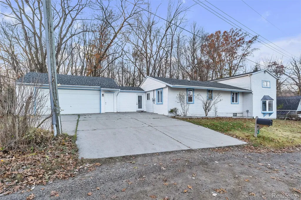 8165 Leonard Drive Holly Township MI 48442