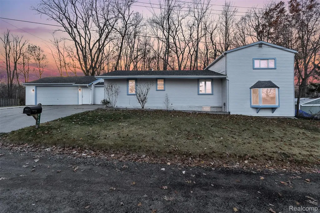 8165 Leonard Drive Holly Township MI 48442