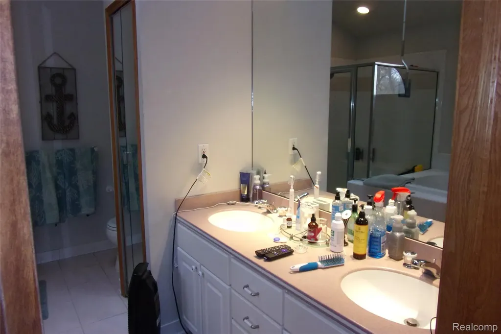 2702 Sligo Lane Brighton City MI 48114