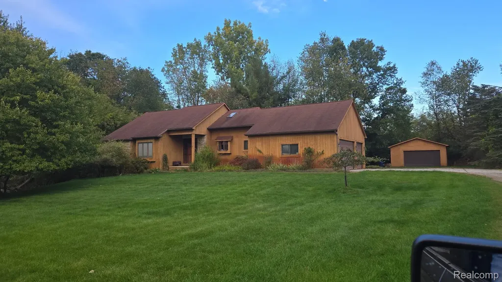 2702 Sligo Lane Brighton City MI 48114