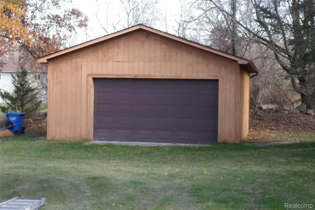2702 Sligo Lane Brighton City MI 48114