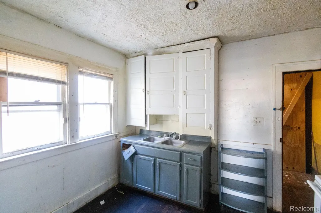 7505 Prairie Street Detroit City MI 48210