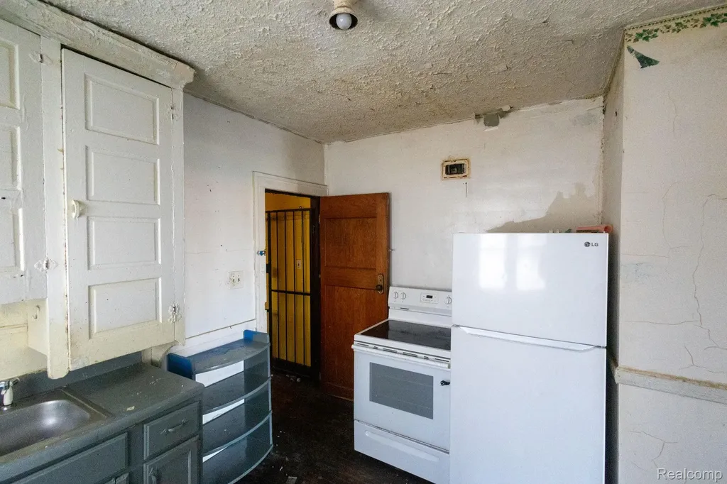 7505 Prairie Street Detroit City MI 48210