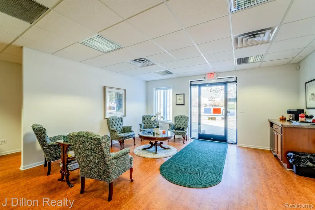 4621 & 4615 S Wayne Road Wayne City MI 48184