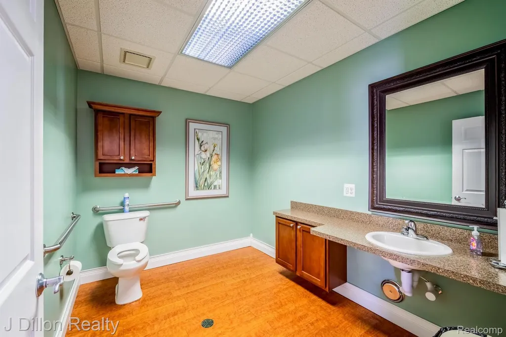 4621 & 4615 S Wayne Road Wayne City MI 48184