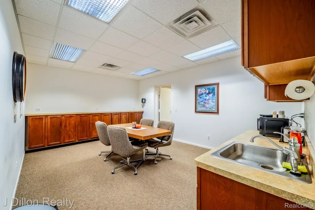 4621 & 4615 S Wayne Road Wayne City MI 48184