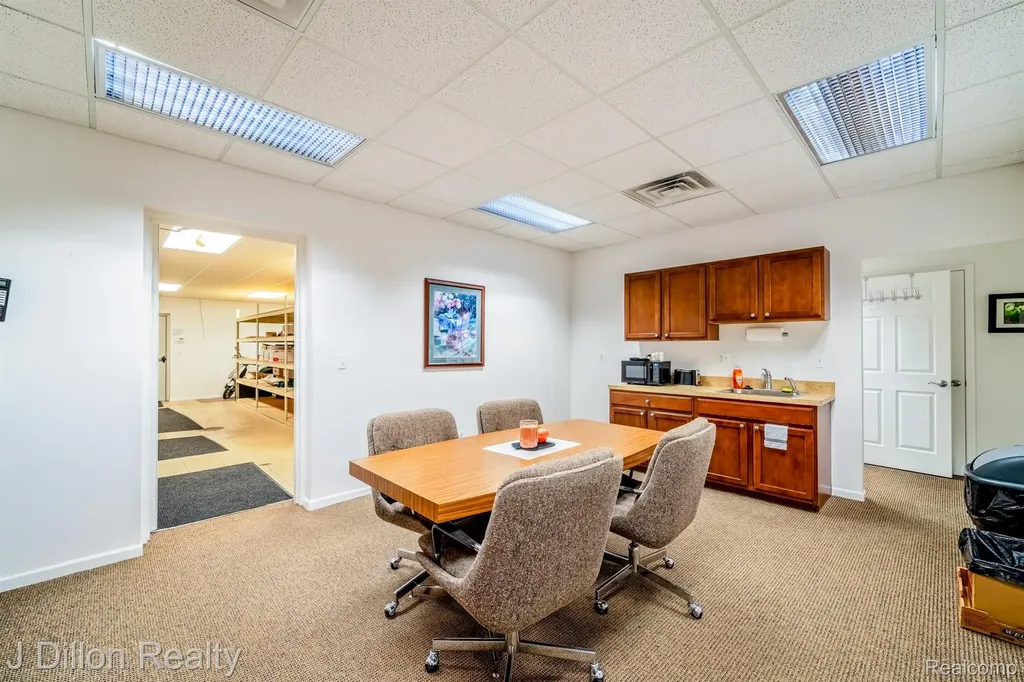 4621 & 4615 S Wayne Road Wayne City MI 48184