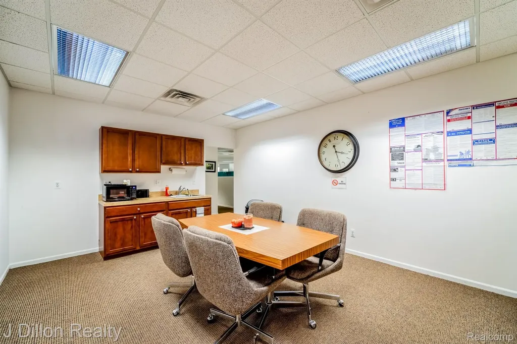 4621 & 4615 S Wayne Road Wayne City MI 48184